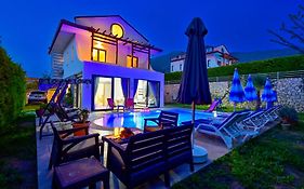 Lorenzo- 4 Bedroom Holiday Villa In Hisaronu